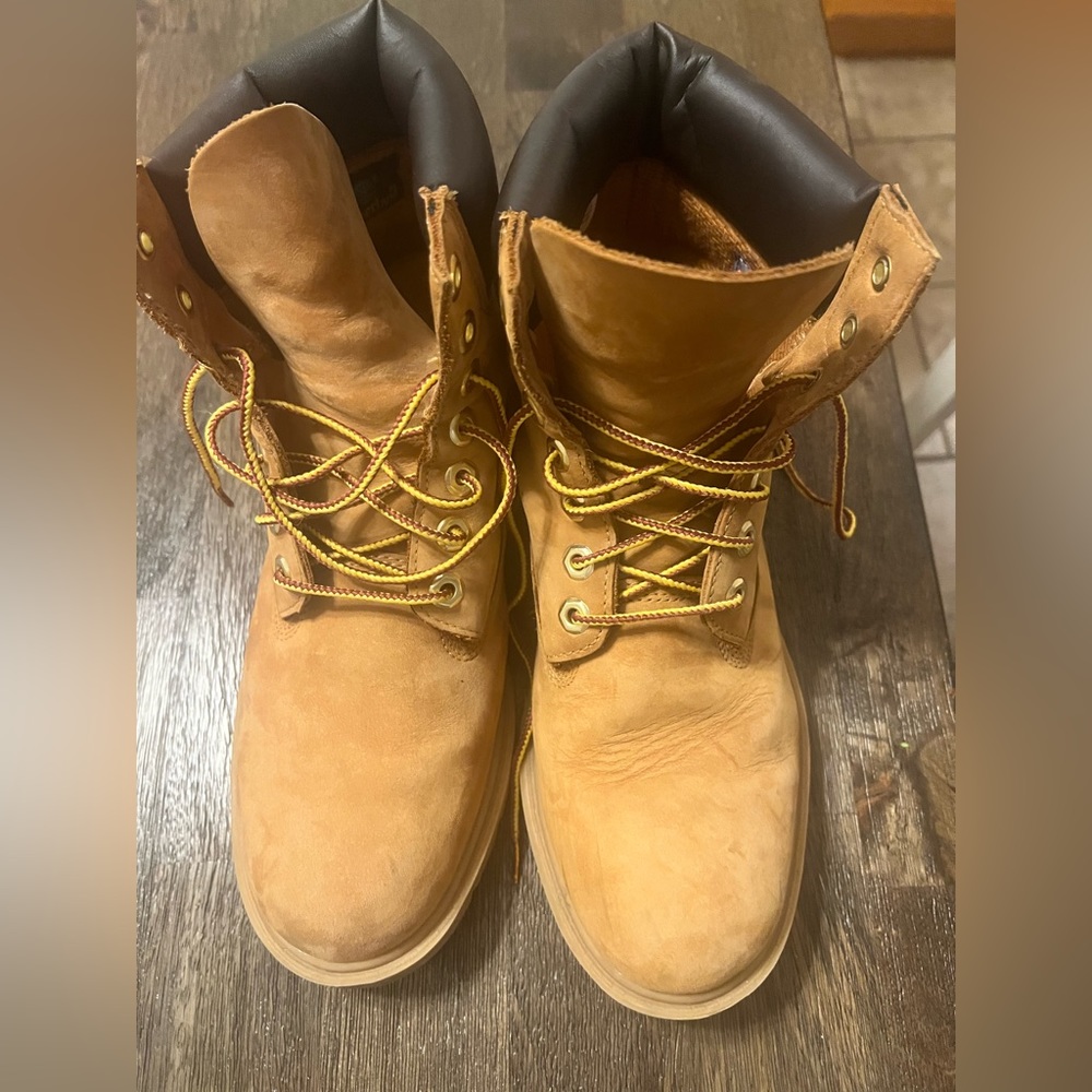Men’s Size 8 Timberland boots